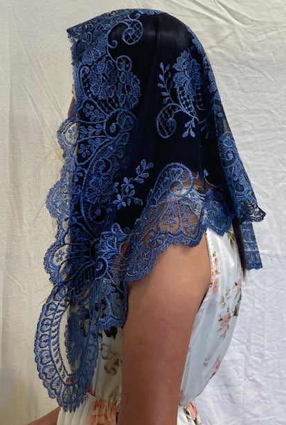Spanish Style Triangle Mantilla