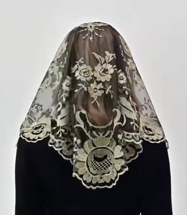 Spanish Style Triangle Mantilla