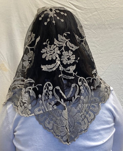 Spanish Style Triangle Mantilla