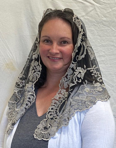 Spanish Style Triangle Mantilla